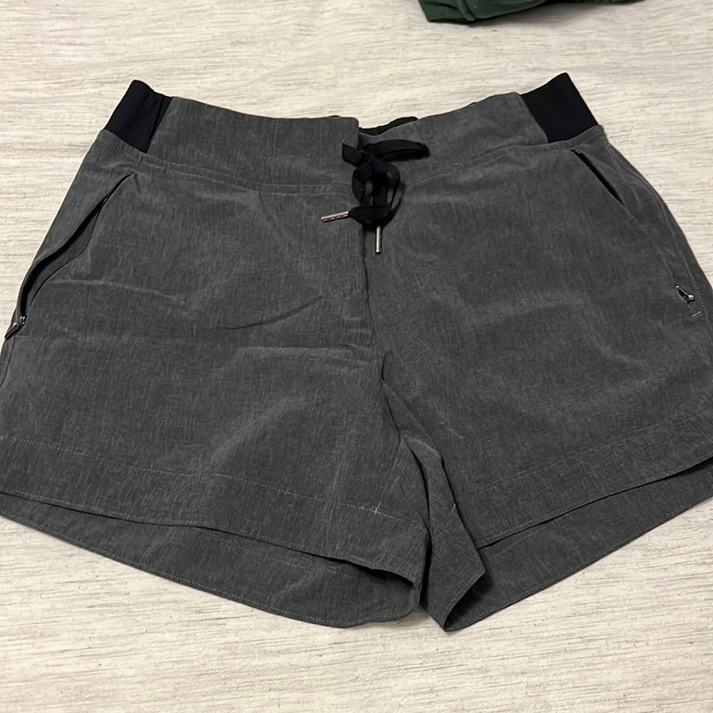 Calia by Carrie Underwood shorts